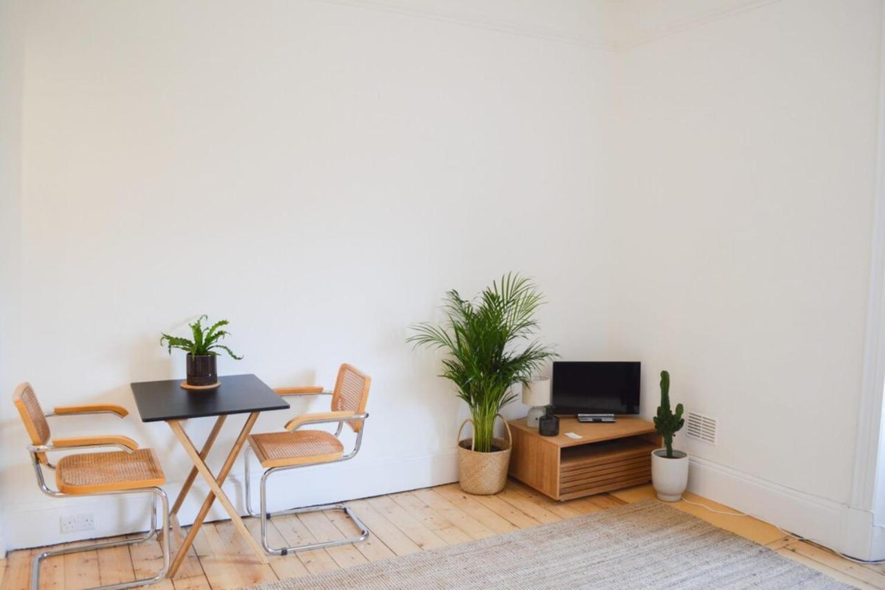 Modern 1 Bedroom Flat In The Heart Of Edinburg Exteriör bild